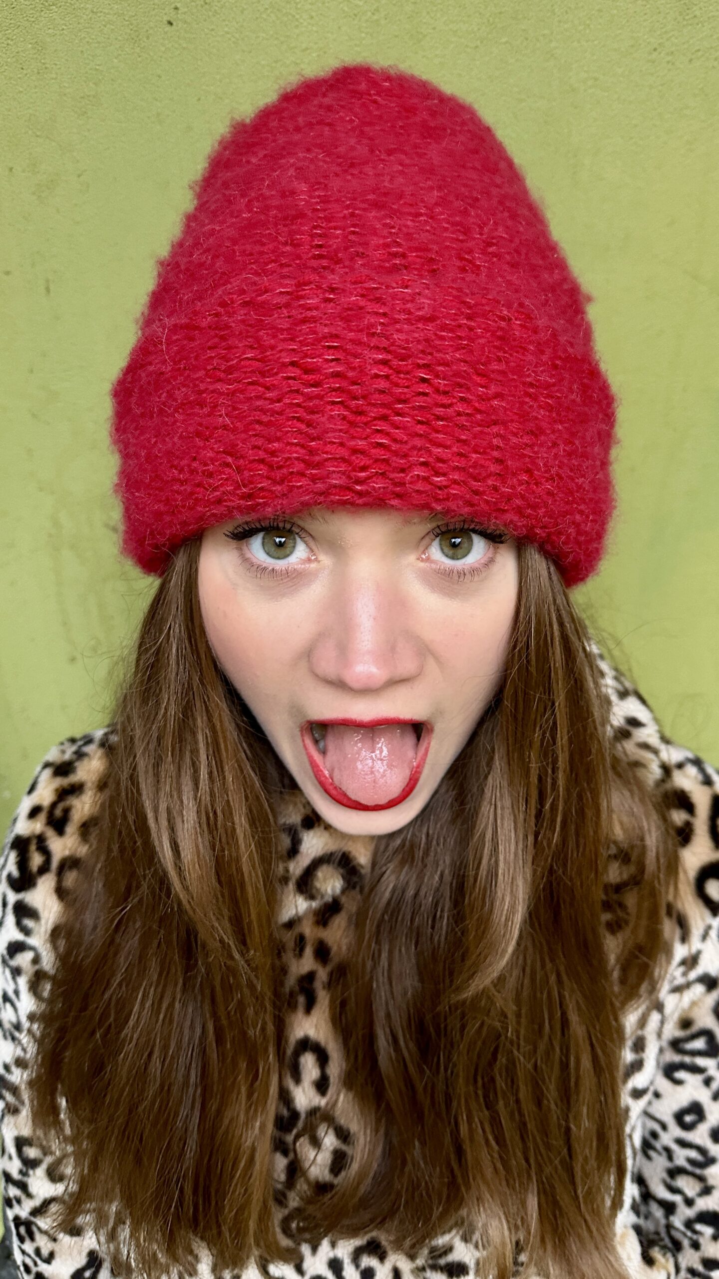Czerwona wełniana czapka