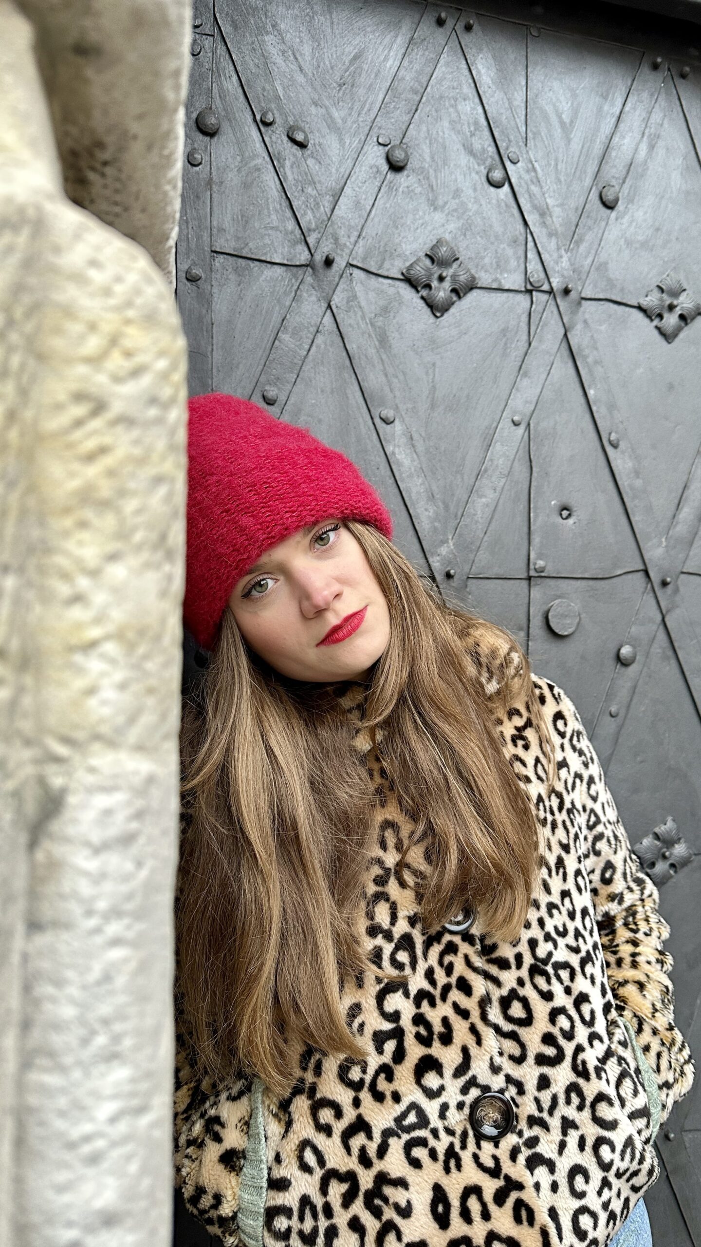 Czerwona wełniana czapka - obrazek 2